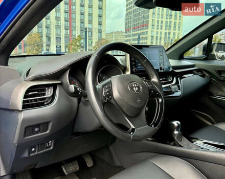 Синий Тойота C-HR, объемом двигателя 2 л и пробегом 107 тыс. км за 18500 $, фото 20 на Automoto.ua