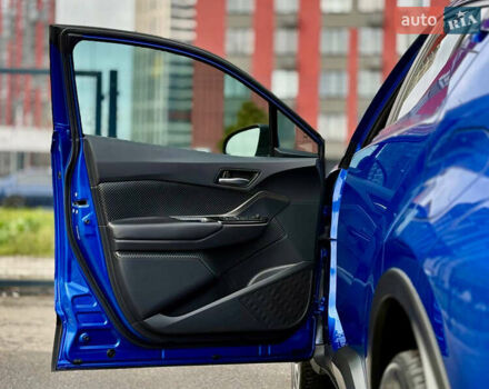 Синий Тойота C-HR, объемом двигателя 2 л и пробегом 107 тыс. км за 18500 $, фото 19 на Automoto.ua