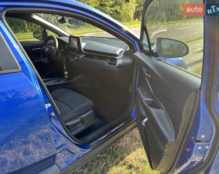 Синий Тойота C-HR, объемом двигателя 2 л и пробегом 92 тыс. км за 18950 $, фото 5 на Automoto.ua