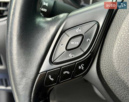 Синий Тойота C-HR, объемом двигателя 2 л и пробегом 107 тыс. км за 18500 $, фото 24 на Automoto.ua