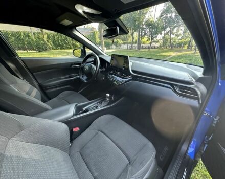 Синий Тойота C-HR, объемом двигателя 2 л и пробегом 96 тыс. км за 17300 $, фото 6 на Automoto.ua