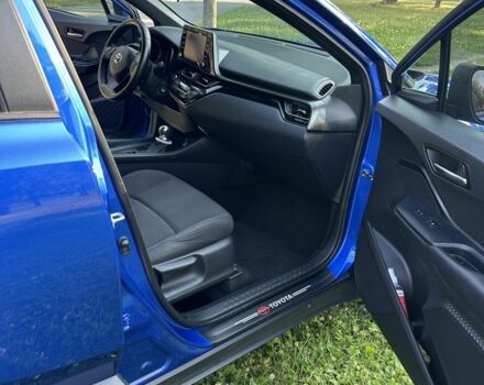 Синий Тойота C-HR, объемом двигателя 2 л и пробегом 96 тыс. км за 17300 $, фото 13 на Automoto.ua