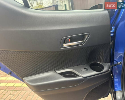 Синий Тойота C-HR, объемом двигателя 1.99 л и пробегом 56 тыс. км за 27750 $, фото 27 на Automoto.ua