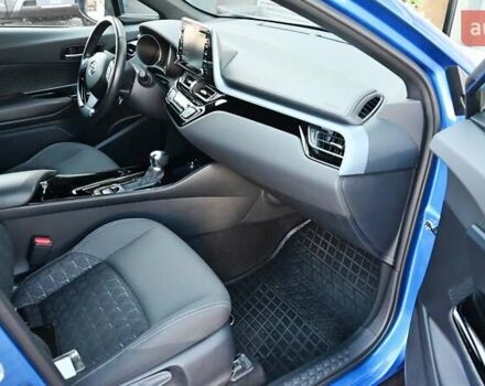 Синий Тойота C-HR, объемом двигателя 1.8 л и пробегом 97 тыс. км за 25580 $, фото 5 на Automoto.ua
