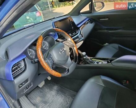 Синий Тойота C-HR, объемом двигателя 1.99 л и пробегом 56 тыс. км за 30000 $, фото 1 на Automoto.ua
