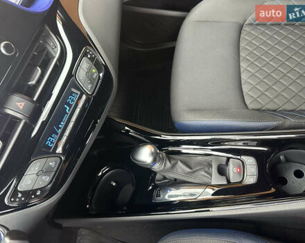 Синий Тойота C-HR, объемом двигателя 1.99 л и пробегом 56 тыс. км за 27750 $, фото 30 на Automoto.ua