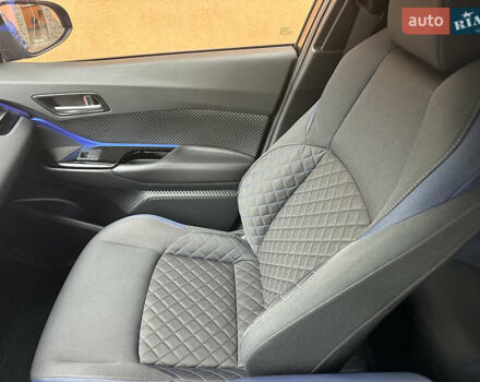 Синий Тойота C-HR, объемом двигателя 1.99 л и пробегом 56 тыс. км за 27750 $, фото 20 на Automoto.ua