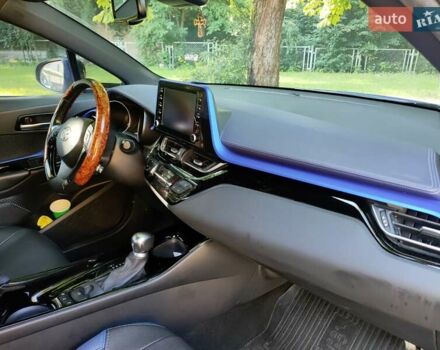 Синий Тойота C-HR, объемом двигателя 1.99 л и пробегом 56 тыс. км за 30000 $, фото 4 на Automoto.ua