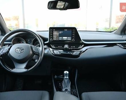 Синий Тойота C-HR, объемом двигателя 1.8 л и пробегом 97 тыс. км за 25580 $, фото 7 на Automoto.ua