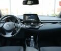 Синий Тойота C-HR, объемом двигателя 1.8 л и пробегом 97 тыс. км за 25580 $, фото 7 на Automoto.ua