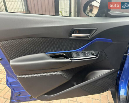 Синий Тойота C-HR, объемом двигателя 1.99 л и пробегом 56 тыс. км за 27750 $, фото 23 на Automoto.ua