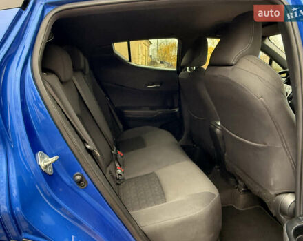 Синій Тойота C-HR, об'ємом двигуна 1.2 л та пробігом 138 тис. км за 18999 $, фото 27 на Automoto.ua