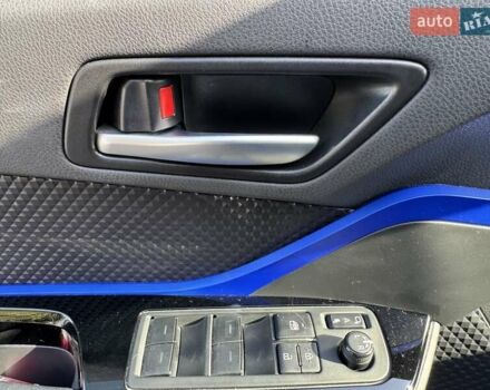 Синий Тойота C-HR, объемом двигателя 2 л и пробегом 88 тыс. км за 23950 $, фото 12 на Automoto.ua