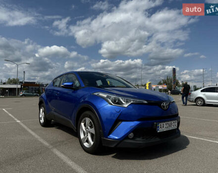 Синий Тойота C-HR, объемом двигателя 1.99 л и пробегом 129 тыс. км за 25977 $, фото 1 на Automoto.ua