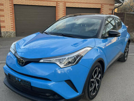 Тойота C-HR 2018 у Харкові на Automoto.ua Синій Тойота C-HR, об'ємом двигуна 2 л та пробігом 74 тис. км за 18300 $, фото 1 на Automoto.ua