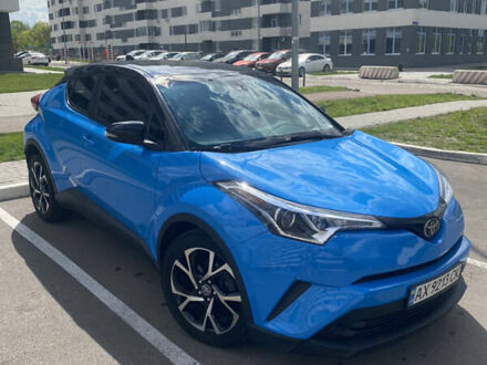 Тойота C-HR 2018 у Харкові на Automoto.ua Синій Тойота C-HR, об'ємом двигуна 2 л та пробігом 77 тис. км за 17450 $, фото 1 на Automoto.ua