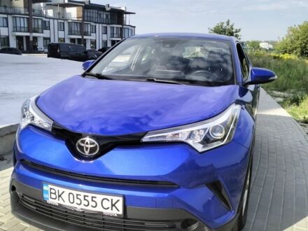 Тойота C-HR 2018 у Рівному на Automoto.ua Синій Тойота C-HR, об'ємом двигуна 2 л та пробігом 68 тис. км за 17800 $, фото 1 на Automoto.ua