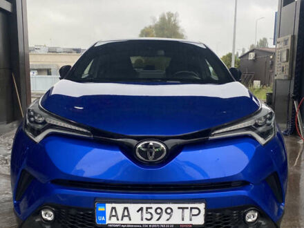 Тойота C-HR 2019 в Киеве на Automoto.ua Синий Тойота C-HR, объемом двигателя 1.2 л и пробегом 106 тыс. км за 24000 $, фото 1 на Automoto.ua