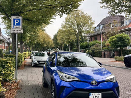 Синий Тойота C-HR, объемом двигателя 1.99 л и пробегом 80 тыс. км за 23500 $, фото 1 на Automoto.ua