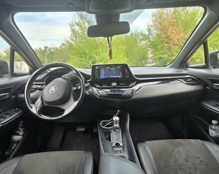 Зеленый Тойота C-HR, объемом двигателя 2 л и пробегом 119 тыс. км за 17500 $, фото 1 на Automoto.ua