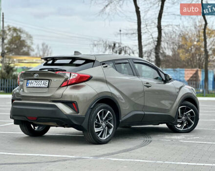 Зелений Тойота C-HR, об'ємом двигуна 1.99 л та пробігом 59 тис. км за 22700 $, фото 6 на Automoto.ua