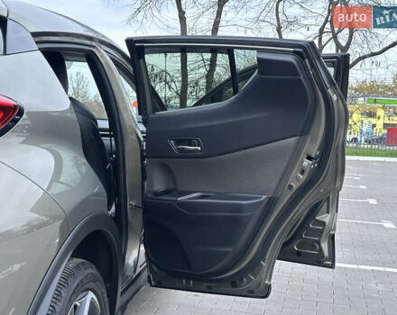 Зелений Тойота C-HR, об'ємом двигуна 1.99 л та пробігом 59 тис. км за 22700 $, фото 26 на Automoto.ua