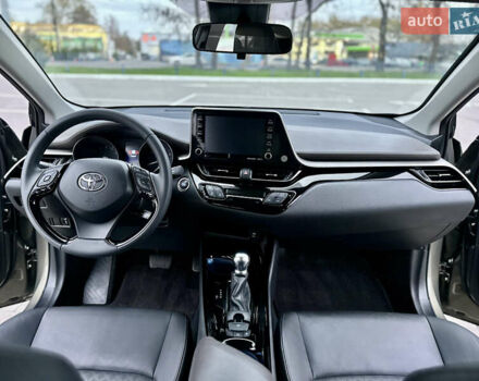 Зелений Тойота C-HR, об'ємом двигуна 1.99 л та пробігом 59 тис. км за 22700 $, фото 4 на Automoto.ua