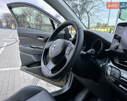 Зелений Тойота C-HR, об'ємом двигуна 1.99 л та пробігом 59 тис. км за 22700 $, фото 42 на Automoto.ua