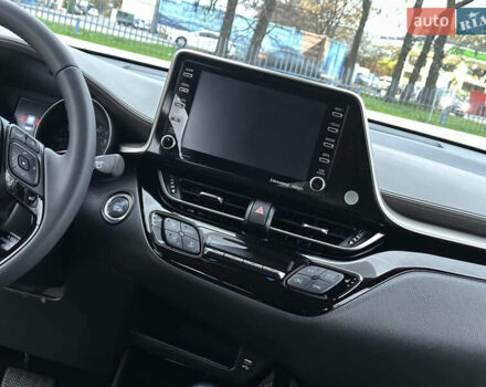 Зелений Тойота C-HR, об'ємом двигуна 1.99 л та пробігом 59 тис. км за 22700 $, фото 31 на Automoto.ua