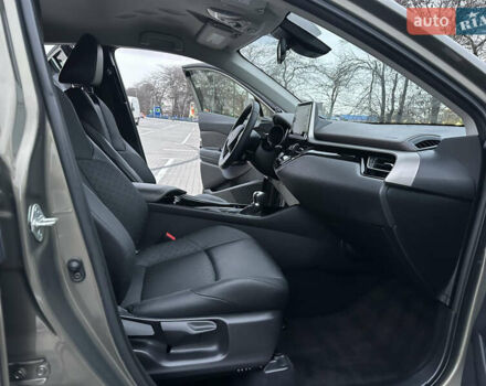 Зелений Тойота C-HR, об'ємом двигуна 1.99 л та пробігом 59 тис. км за 22700 $, фото 35 на Automoto.ua