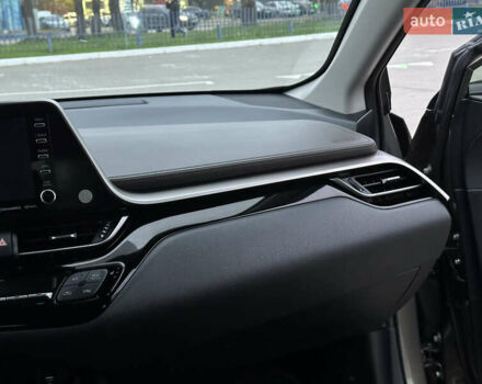 Зелений Тойота C-HR, об'ємом двигуна 1.99 л та пробігом 59 тис. км за 22700 $, фото 32 на Automoto.ua
