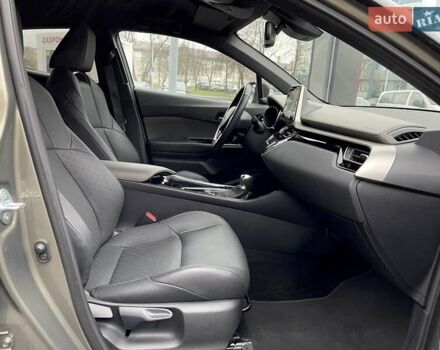 Зеленый Тойота C-HR, объемом двигателя 1.99 л и пробегом 32 тыс. км за 34999 $, фото 12 на Automoto.ua