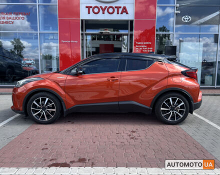 Оранжевый Тойота C-HR, объемом двигателя 2 л и пробегом 55 тыс. км за 27009 $, фото 2 на Automoto.ua