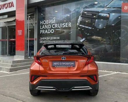 Оранжевый Тойота C-HR, объемом двигателя 1.99 л и пробегом 108 тыс. км за 26966 $, фото 3 на Automoto.ua