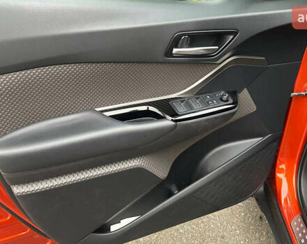 Помаранчевий Тойота C-HR, об'ємом двигуна 1.99 л та пробігом 60 тис. км за 27500 $, фото 9 на Automoto.ua
