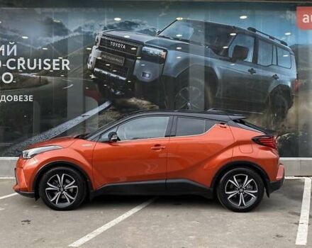 Оранжевый Тойота C-HR, объемом двигателя 1.99 л и пробегом 108 тыс. км за 26966 $, фото 2 на Automoto.ua