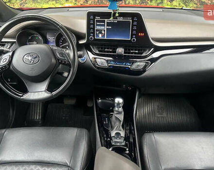 Помаранчевий Тойота C-HR, об'ємом двигуна 1.99 л та пробігом 60 тис. км за 27500 $, фото 5 на Automoto.ua