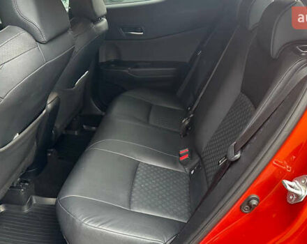 Помаранчевий Тойота C-HR, об'ємом двигуна 1.99 л та пробігом 60 тис. км за 27500 $, фото 8 на Automoto.ua