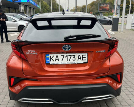 Оранжевый Тойота C-HR, объемом двигателя 1.99 л и пробегом 22 тыс. км за 32000 $, фото 2 на Automoto.ua