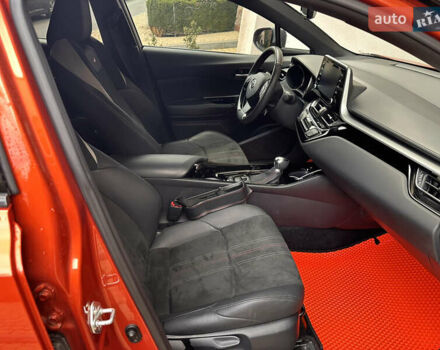 Оранжевый Тойота C-HR, объемом двигателя 1.99 л и пробегом 19 тыс. км за 33600 $, фото 11 на Automoto.ua