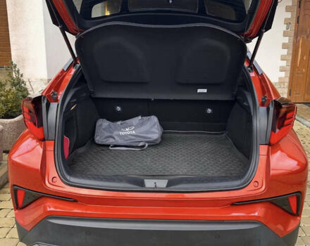 Оранжевый Тойота C-HR, объемом двигателя 1.99 л и пробегом 19 тыс. км за 33600 $, фото 13 на Automoto.ua