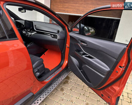 Оранжевый Тойота C-HR, объемом двигателя 1.99 л и пробегом 19 тыс. км за 33600 $, фото 5 на Automoto.ua