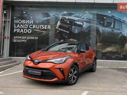 Оранжевый Тойота C-HR, объемом двигателя 1.99 л и пробегом 108 тыс. км за 26966 $, фото 1 на Automoto.ua
