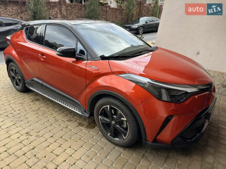 Оранжевый Тойота C-HR, объемом двигателя 1.99 л и пробегом 19 тыс. км за 33600 $, фото 1 на Automoto.ua