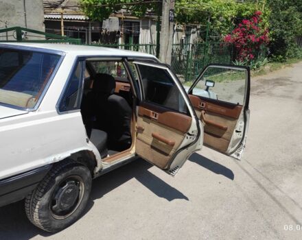 Белый Тойота Камри, объемом двигателя 1.8 л и пробегом 300 тыс. км за 1000 $, фото 3 на Automoto.ua