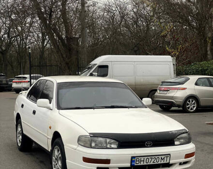 Белый Тойота Камри, объемом двигателя 2.16 л и пробегом 300 тыс. км за 2250 $, фото 2 на Automoto.ua