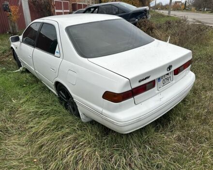 Білий Тойота Камрі, об'ємом двигуна 2.2 л та пробігом 200 тис. км за 1200 $, фото 3 на Automoto.ua