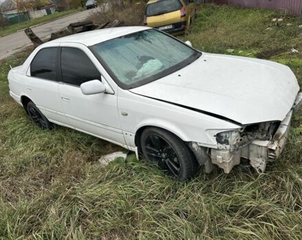 Білий Тойота Камрі, об'ємом двигуна 2.2 л та пробігом 200 тис. км за 1200 $, фото 1 на Automoto.ua