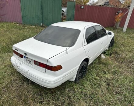 Білий Тойота Камрі, об'ємом двигуна 2.2 л та пробігом 200 тис. км за 1200 $, фото 2 на Automoto.ua