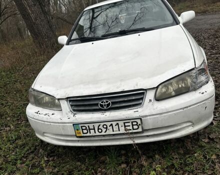 Білий Тойота Камрі, об'ємом двигуна 2.2 л та пробігом 223 тис. км за 3400 $, фото 1 на Automoto.ua